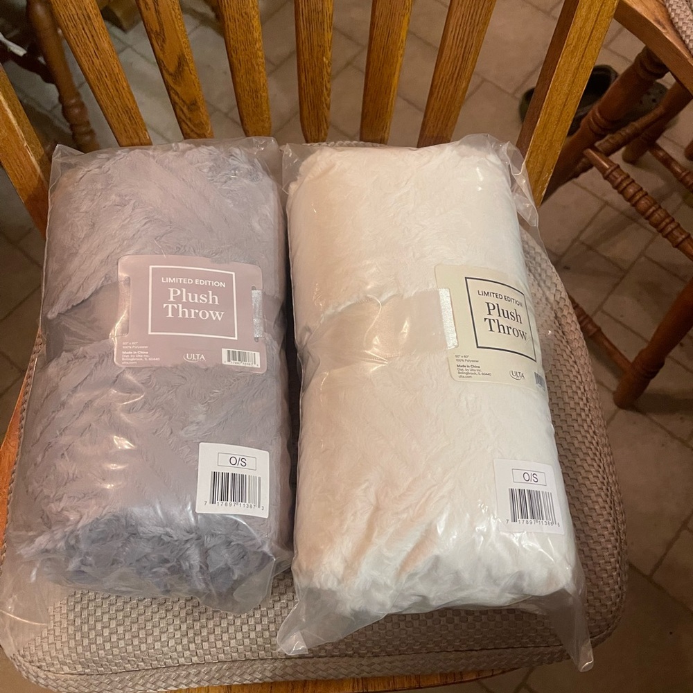 New Cozy Textured Ulta Blanket Throw Set